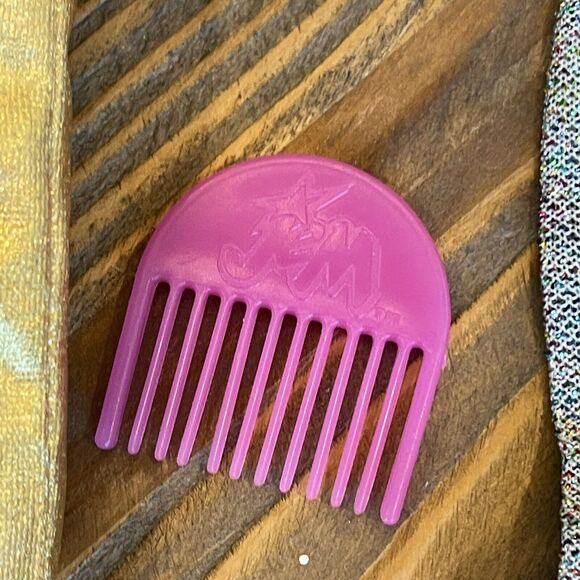 Jem And The Holograms Aja Doll Guitar Stand Music Is Magic Outfit Shoes Comb - Picture 12 of 13